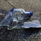 A Torino vietato vendere bevande in contenitori di vetro e metallo dopo le ore 21