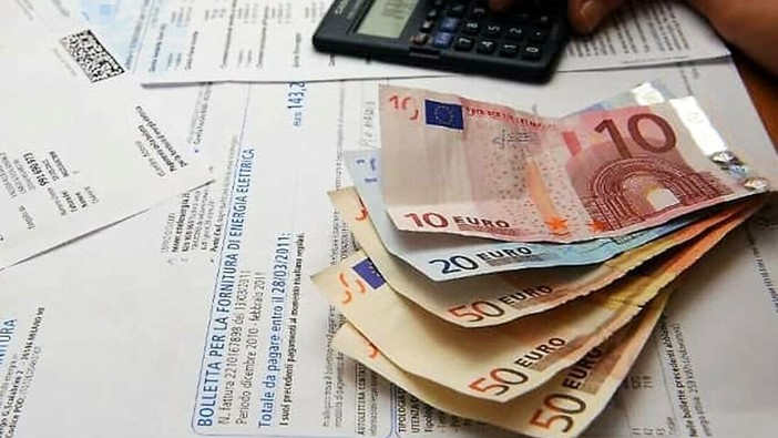 Crisi energetica: si adottino politiche virtuose invece di vessare i cittadini con palliativi insensati. Di Lorenza Morello* Crisi energetica: si adottino politiche virtuose invece di vessare i cittadini con palliativi insensati. Di Lorenza Morello*