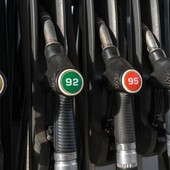 Benzina e diesel sempre più su, il Piemonte tra le regioni con i rincari più salati d'Italia Benzina e diesel sempre più su, il Piemonte tra le regioni con i rincari più salati d'Italia