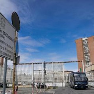 Incendio al carcere di Torino, quattro agenti intossicati