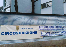 Presidio della Polizia locale a Mirafiori, scritte offensive sui muri della Circoscrizione
