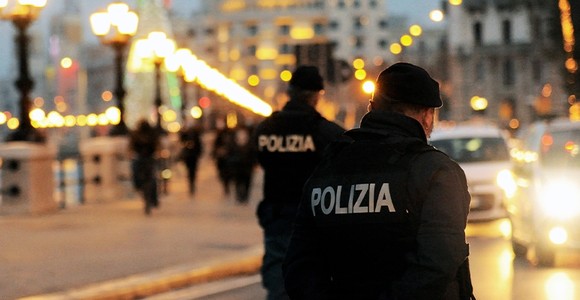 Zone a vigilanza rafforzata, dopo le prime due settimane 172 allontanamenti e 37 arresti