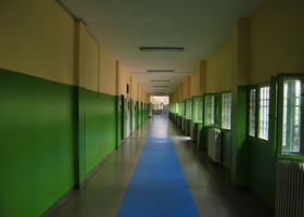 Carcere di Torino, intercettato un maxi lancio di droga e smartphone