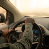 Trasportava persone all’uscita dei locali notturni ma era abusivo, fermato dalla Polizia locale Trasportava persone all’uscita dei locali notturni ma era abusivo, fermato dalla Polizia locale