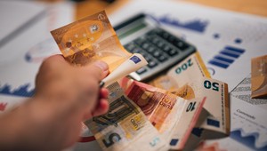 Risparmi dello Stato mangiati dall’aumento del tasso d’interesse della BCE. Di Carlo Manacorda*