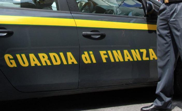 Ricettazione e frode in commercio, quattordici persone denunciate dalla Guardia di Finanza di Torino Ricettazione e frode in commercio, quattordici persone denunciate dalla Guardia di Finanza di Torino