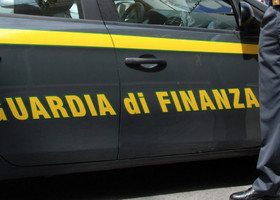 Ricettazione e frode in commercio, quattordici persone denunciate dalla Guardia di Finanza di Torino Ricettazione e frode in commercio, quattordici persone denunciate dalla Guardia di Finanza di Torino