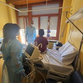 Operata al San Luigi di Orbassano mentre ascolta la sua playlist preferita