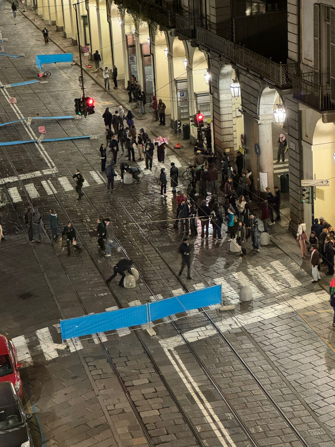 Vandalismi in via Po, Ascom «rispetto per tutte le idee ma no alla violenza»