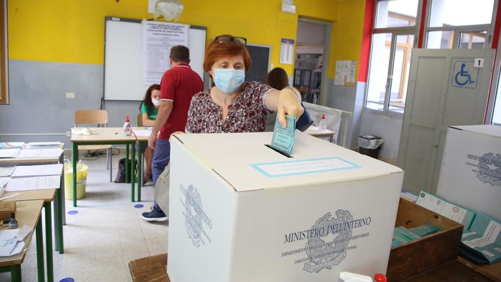 Referendum e Elezioni, Italexit: “L’obbligo delle mascherine preannuncia un voto pilotato”