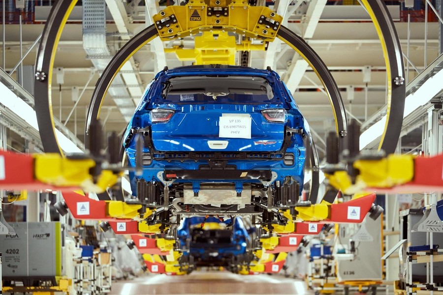 Allarme rosso per l'industria automobilistica europea e italiana: c'è un futuro?