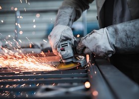 Anche in Piemonte la recessione minaccia le imprese già in difficoltà per il calo degli ordinativi Anche in Piemonte la recessione minaccia le imprese già in difficoltà per il calo degli ordinativi