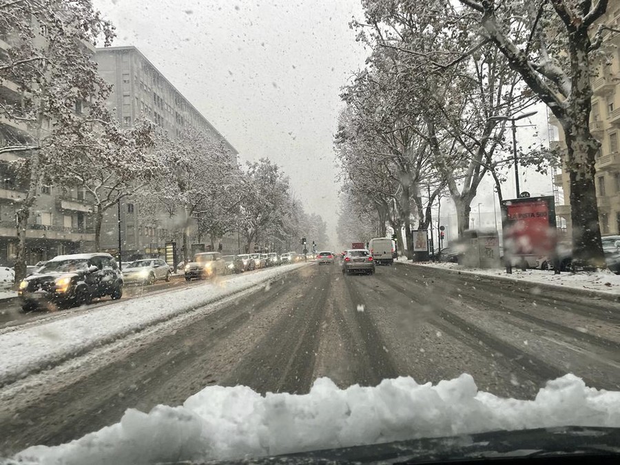 Giovedì arriva (forse) la neve a Torino, temperature in diminuzione e gelate notturne. In città pronto il Piano neve