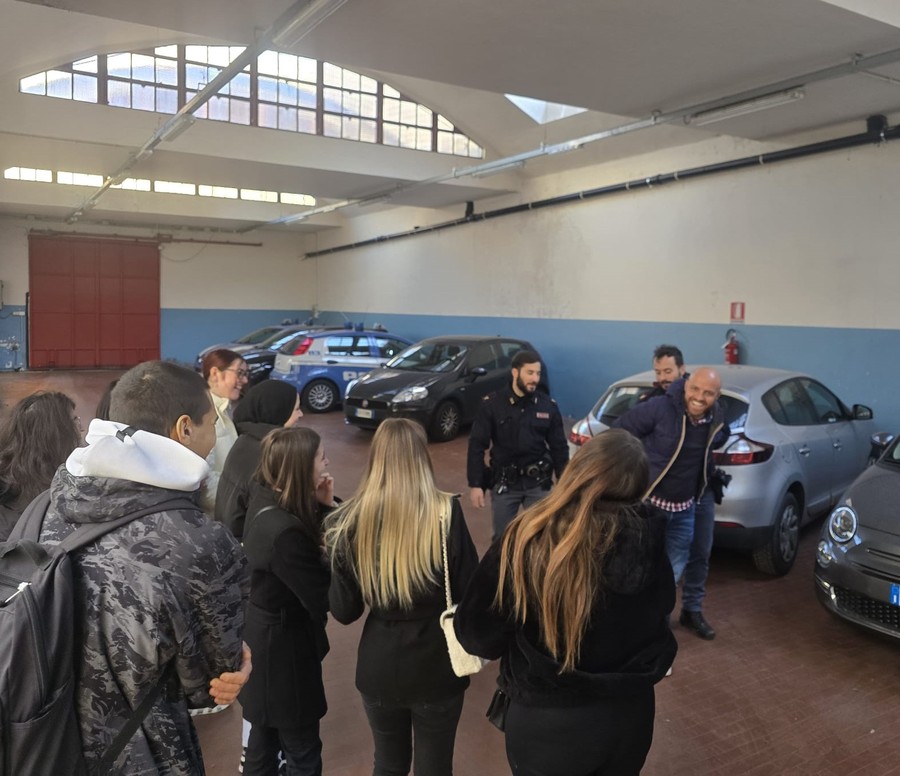 Porte aperte al commissariato Barriera Nizza Porte aperte al commissariato Barriera Nizza