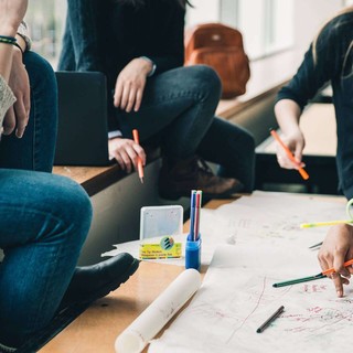 I paradossi del mercato del lavoro : le imprese non trovano metà della manodopera ma il 23% dei giovani italiani under 29 non studia e non lavora