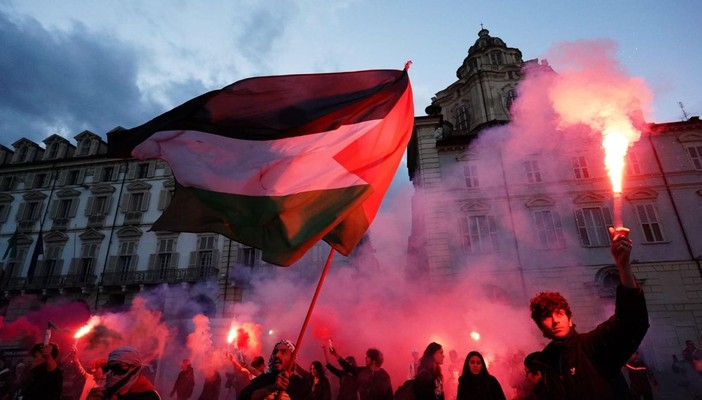 Scontri a Torino, per FI «parlare di pace e scatenare la guerra è un ossimoro» Scontri a Torino, per FI «parlare di pace e scatenare la guerra è un ossimoro»