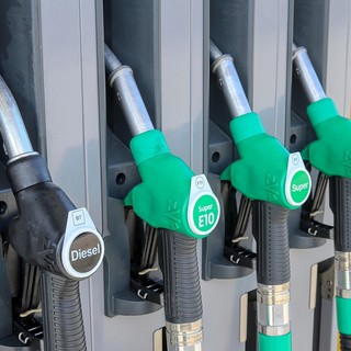 Rincari alla pompa, ormai gli aumenti sono superiori al rialzo del petrolio