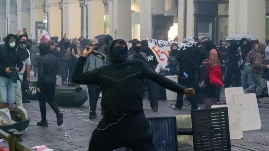 Scontri di piazza, il sindacato FSP di Torino chiede maggiori tutele Scontri di piazza, il sindacato FSP di Torino chiede maggiori tutele