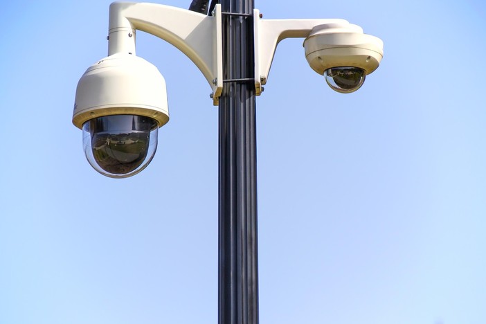 Murazzi, si accende una nuova telecamera per il controllo del territorio