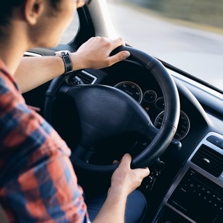 Allarme di Cna, uno stipendio all'anno se ne va per andare al lavoro