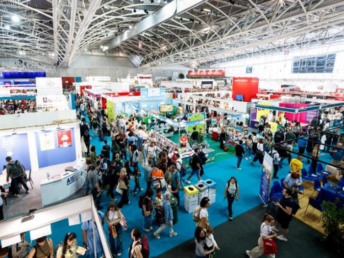 Finti sordomuti al Salone del Libro, fogli di via obbligatori per quattro romeni Finti sordomuti al Salone del Libro, fogli di via obbligatori per quattro romeni
