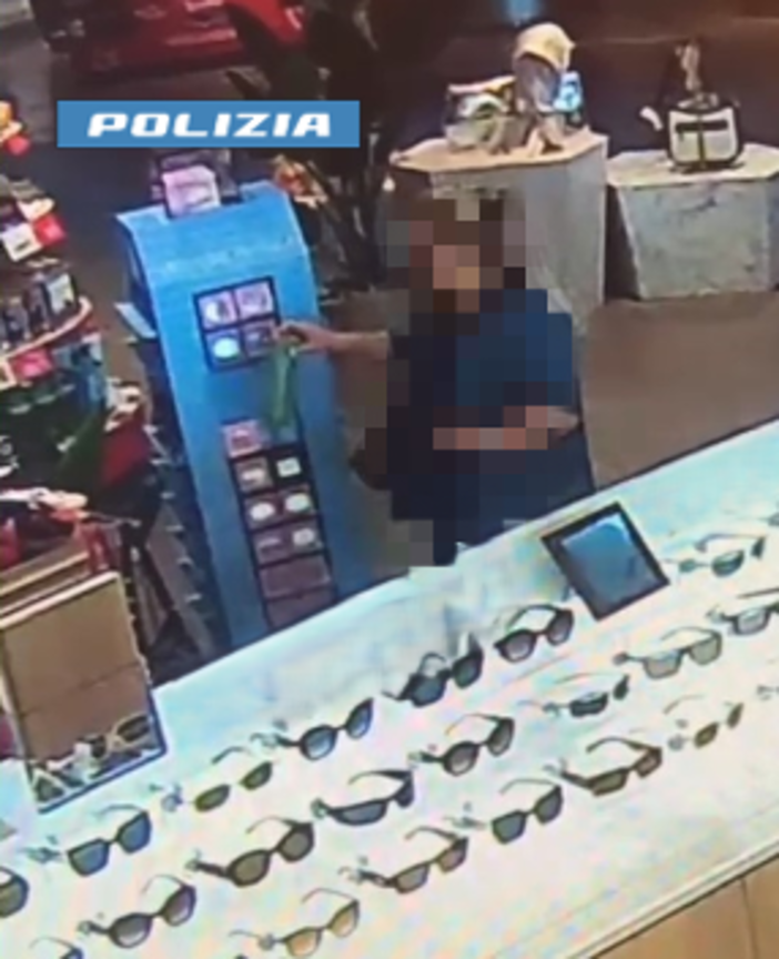 Furti all’aeroporto Sandro Pertini di Caselle, tre persone denunciate dalla polizia Furti all’aeroporto Sandro Pertini di Caselle, tre persone denunciate dalla polizia