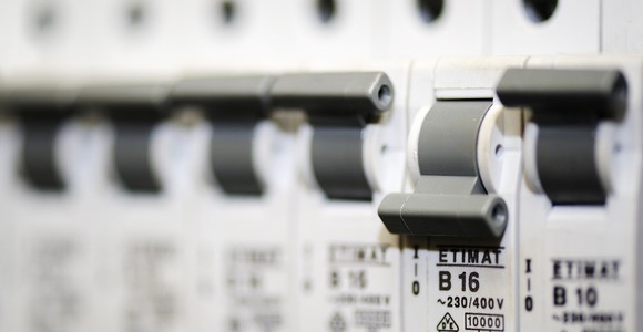 Schizzano i conti dell'elettricità, per famiglie e imprese nel 2026 una spesa da 200 miliardi Schizzano i conti dell'elettricità, per famiglie e imprese nel 2026 una spesa da 200 miliardi