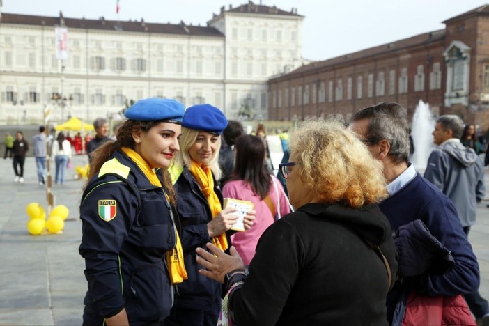 Trecento volontari di Protezione civile in piazza per la campagna "Io non rischio" Trecento volontari di Protezione civile in piazza per la campagna "Io non rischio"