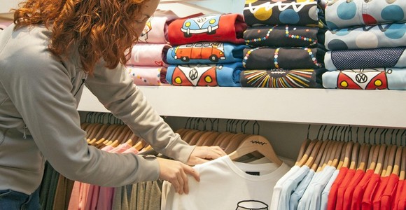 Saldi invernali al via il 3 gennaio, ogni famiglia spenderà in media 137 euro