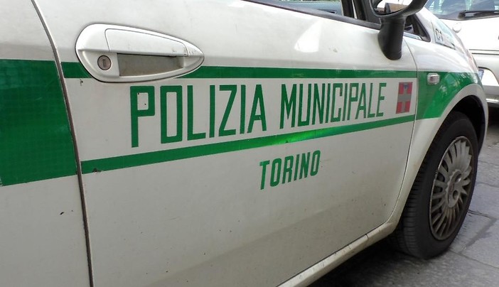 Ricercata dalla Procura di Torino tenta di nascondersi nel doppio fondo di un camper