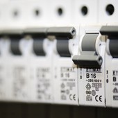 Schizzano i conti dell'elettricità, per famiglie e imprese nel 2026 una spesa da 200 miliardi Schizzano i conti dell'elettricità, per famiglie e imprese nel 2026 una spesa da 200 miliardi